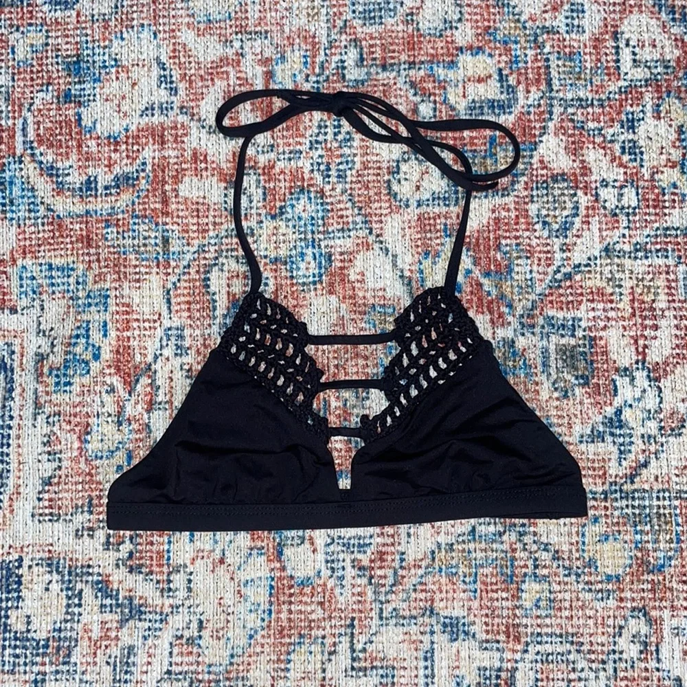 Frankie’s Bikinis Sienna Crochet Bikini Top in Black SZ S NWOT